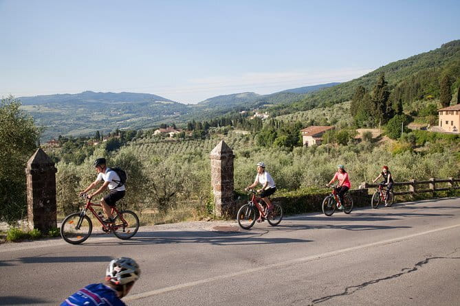 Tuscan countryside bike tour and food tasting - Villa Poggio Bartoli and the country estates
