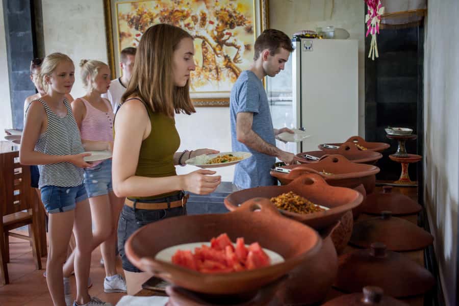 Ubud Cycling Tour : All Inclusive Cycling Adventure - Stops at homes and craft workshops add meaning