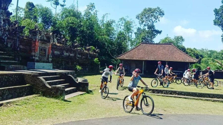 Ubud: Downhill Countryside Cycling From Kintamani - Lunch beside rice paddies and a swimming pool
