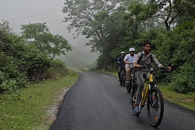 Udaipur Countryside Electric Cycle Tour - Tea, coffee, water, and a simple roadside pause