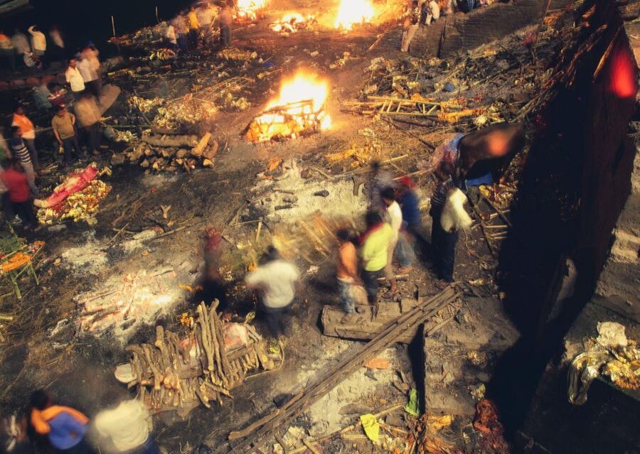 Varanasi: Cycle of Life, Death, and Rebirth Guided Tour - Dashashwamedh Ghat and the meaning of the river