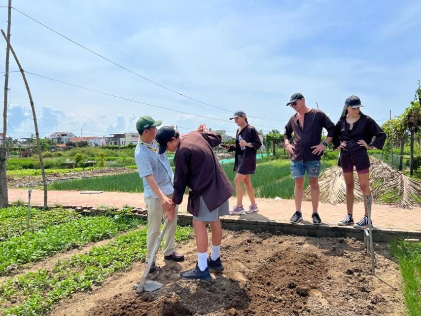 Vegetarian Cooking Class & Countryside Bike Tour in Hoi An - Tra Que Vegetable Village and its garden work