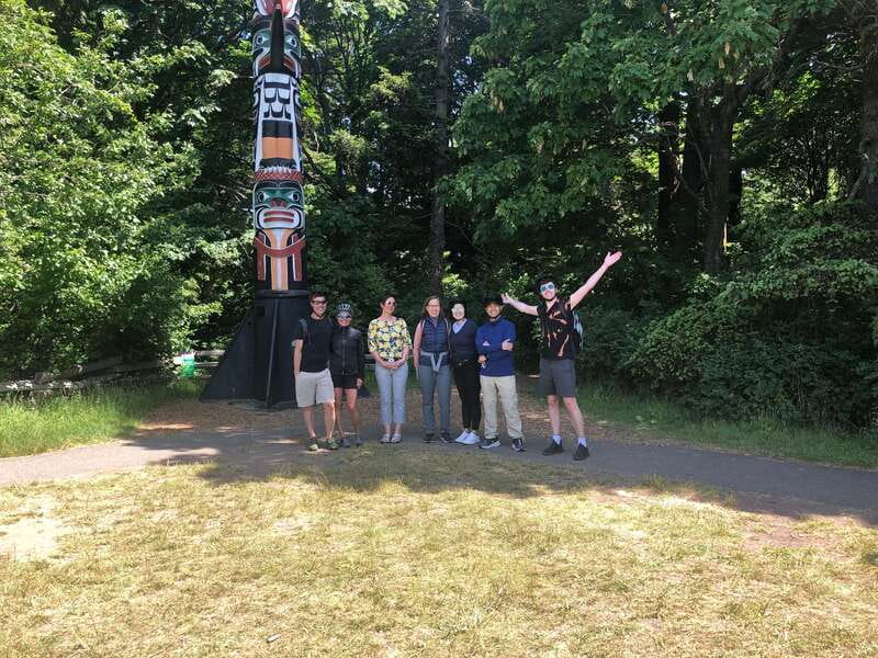 Victoria: 3-hour City Highlights Tour & Coastal Bike Ride - Thirty minutes in Beacon Hill Park