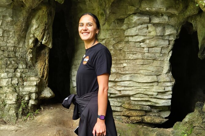Waitomo E-bike ride including enchanting bush walk - Starting with coffee and a proper e-bike briefing