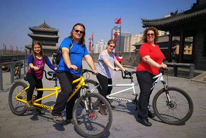 Xi'an City Center Private Cycling and Walking Tour - A morning market before the main sights