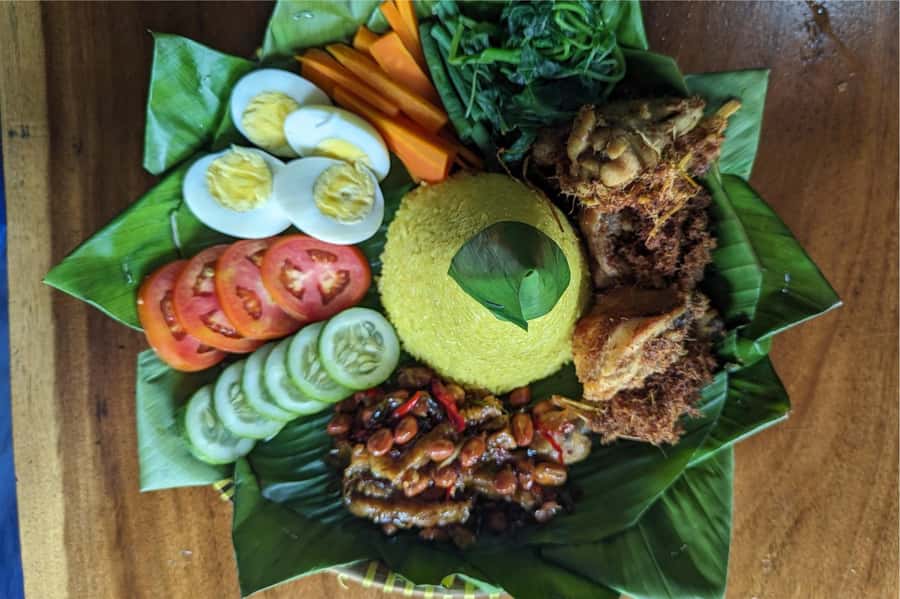 Yogyakarta: Countryside Cycling and Cooking Class Experience - Riding old bicycles through quiet Yogyakarta villages